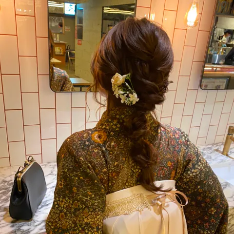 Experience salon techniques at a kimono rental store