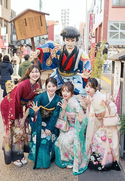 Ví dụ chụp ảnh kimono ngoại cảnh tại Asakusa