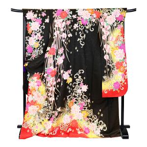 降り注ぐ花々