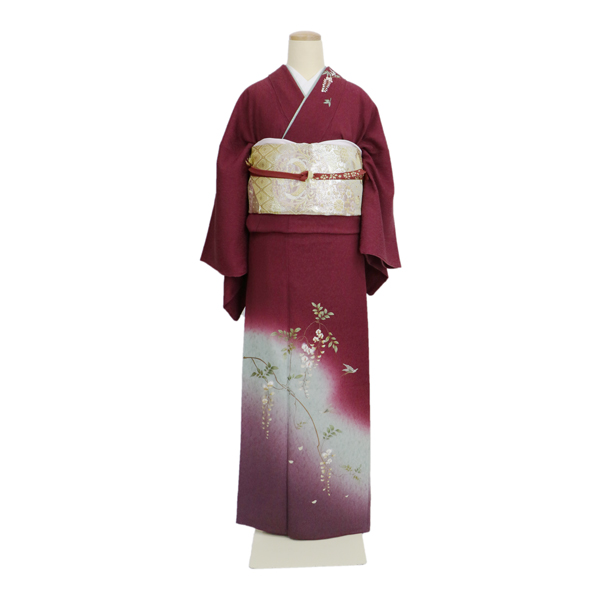 藤に寄りそう蝶